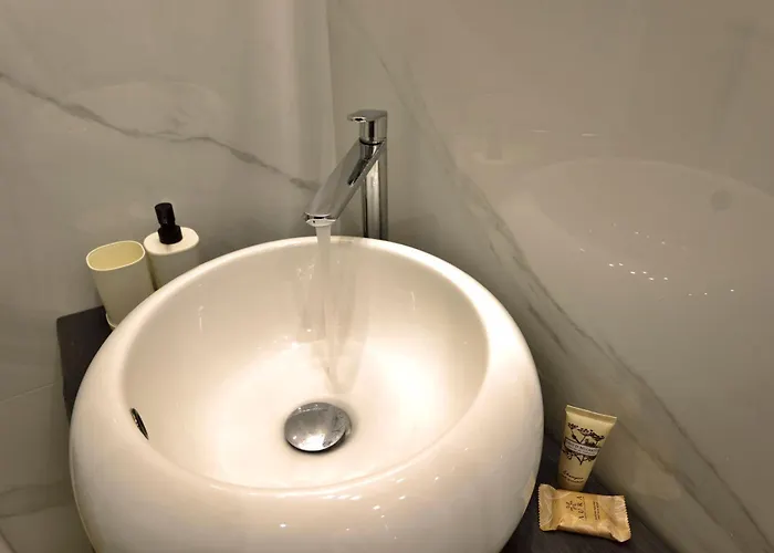 Tanzi 12 - Modern House